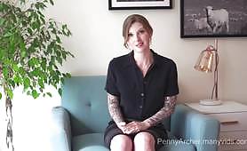 オナニーチュートリアル、ペニーアーチャーウェイ！驚くべきセクシーなポルノスターは、ジャークオフするための本当に熱い方法を示しています