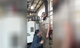 Chlap a jeho spolupracovnice se setkají na klidném místě a mají rychlou chůzi s paní, která se skláněla a prdeli zezadu.