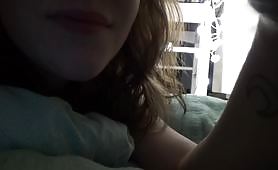 Forró AMSR videó a barátnőről, aki felébreszt és megsimogatja a kemény farkad