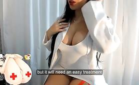 Сексуальна латиноамериканська медсестра Емануелі Ракель висмоктує вас, щоб вам стало краще