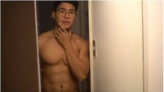 Aasialainen homo-teini viettelee aistilliseen paskaan